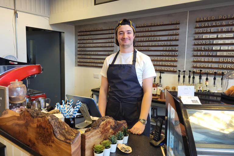 Robbie Macleod, Shen's Cafe