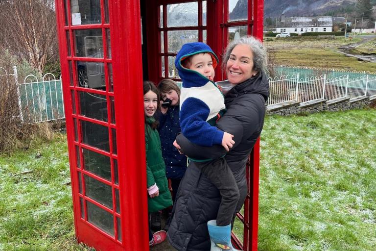 Cinzine with her young children at a red telephone box